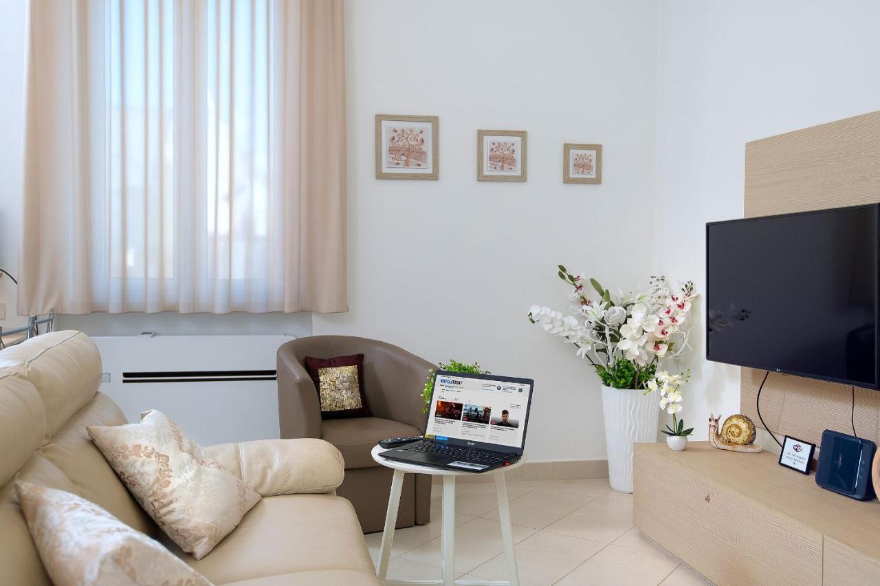 La Preziosa Apartment Duomo Napoli Bagian luar foto