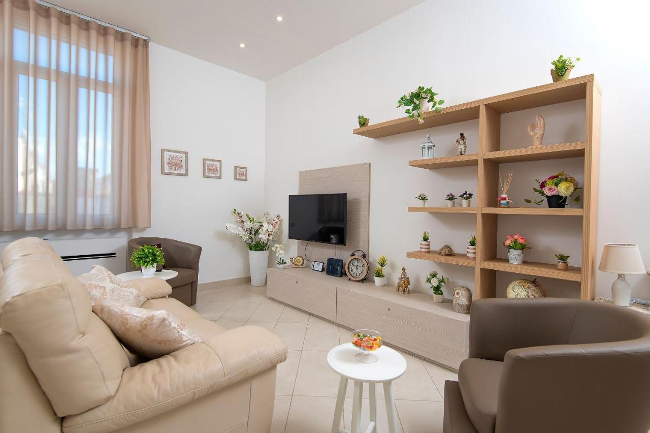 La Preziosa Apartment Duomo Napoli Bagian luar foto