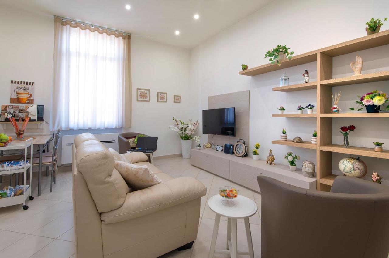 La Preziosa Apartment Duomo Napoli Bagian luar foto