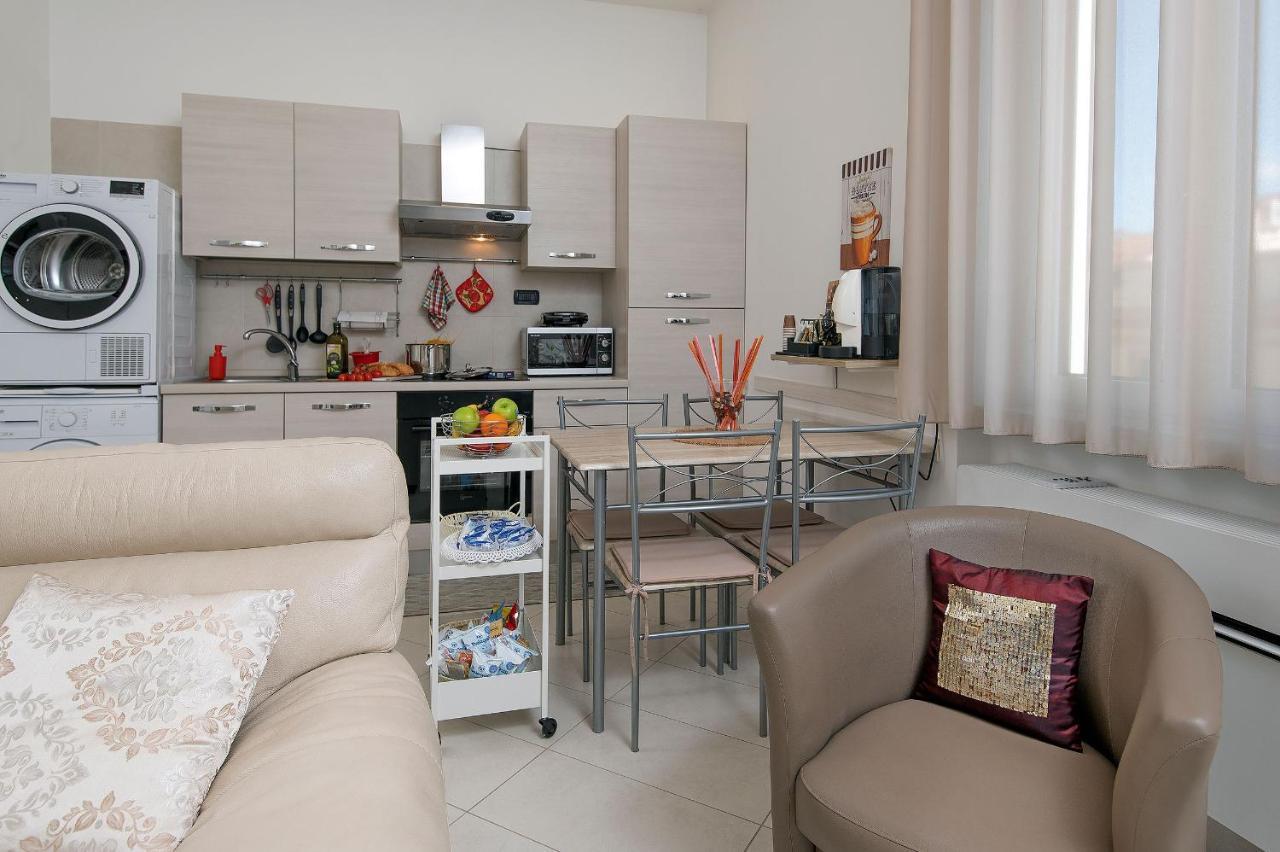 La Preziosa Apartment Duomo Napoli Bagian luar foto